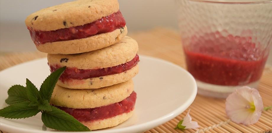 Recette biscuits sans gluten glacés : sandwichs extrême framboise